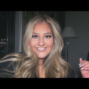 Meet your Posher, Tania